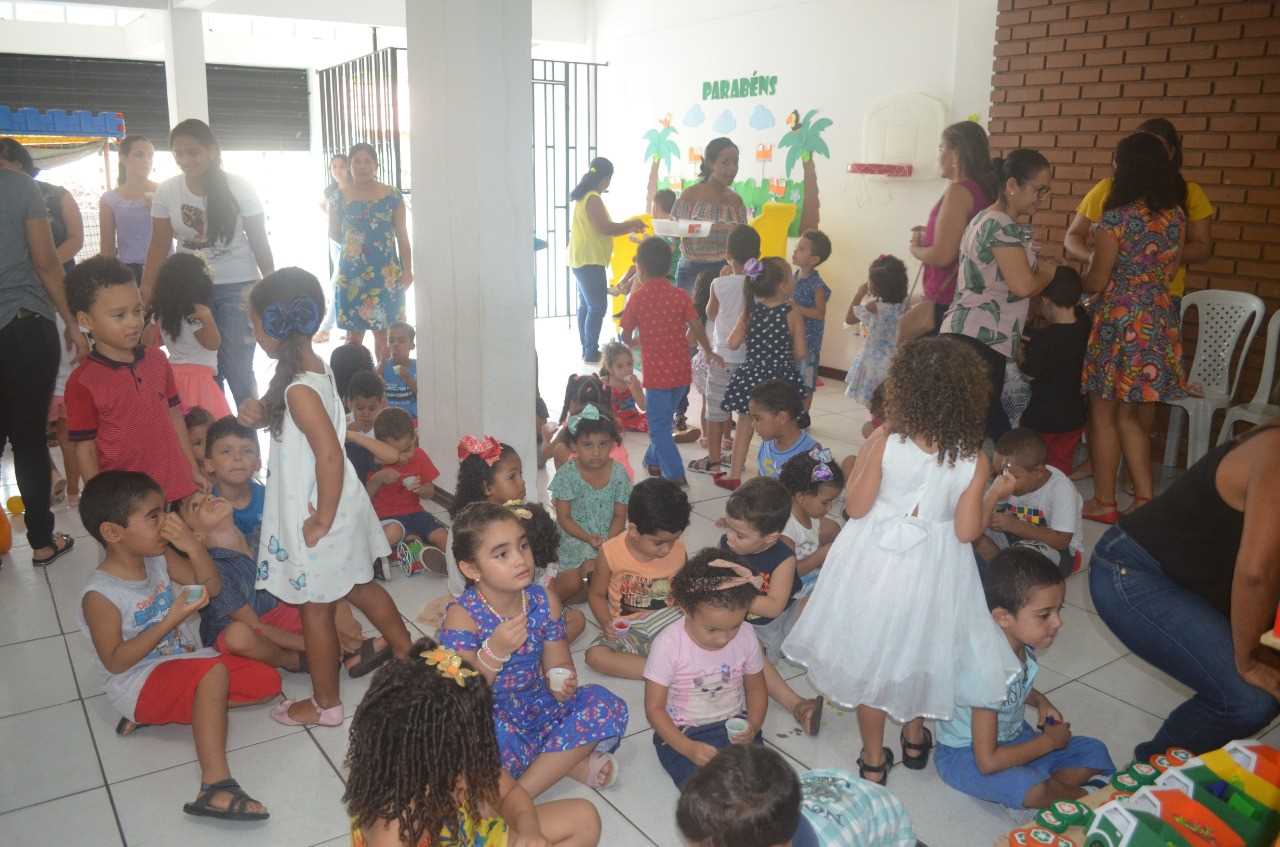 Camacã: Criança fã de Frank, o caminhão de Lixo, comemora aniversário com funcionários da limpeza
